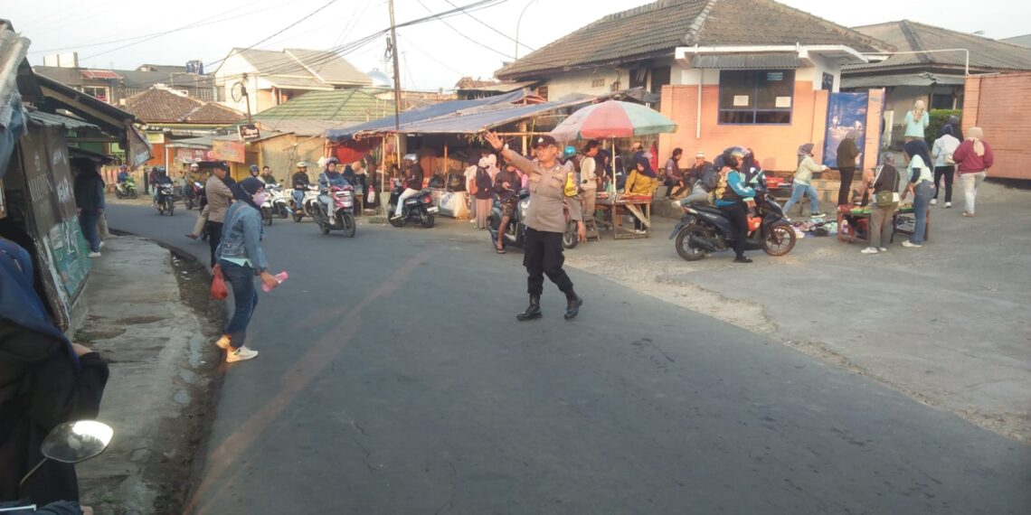 Polsek kadudampit laksanakan gatur pagi beri Pelayanan terbaik Kepada Masyarakat