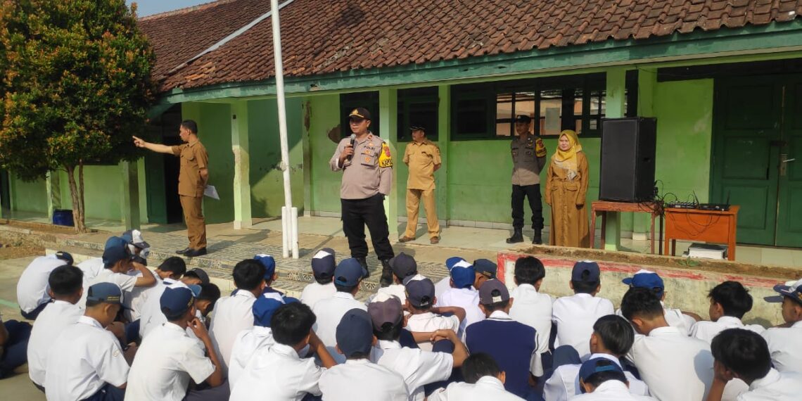 Kapolsek Kebon Pedes Memberikan Arahan Terhadap Pelajar SMP N1 Kebon Pedes Mencegah Tawuran Pelajar
