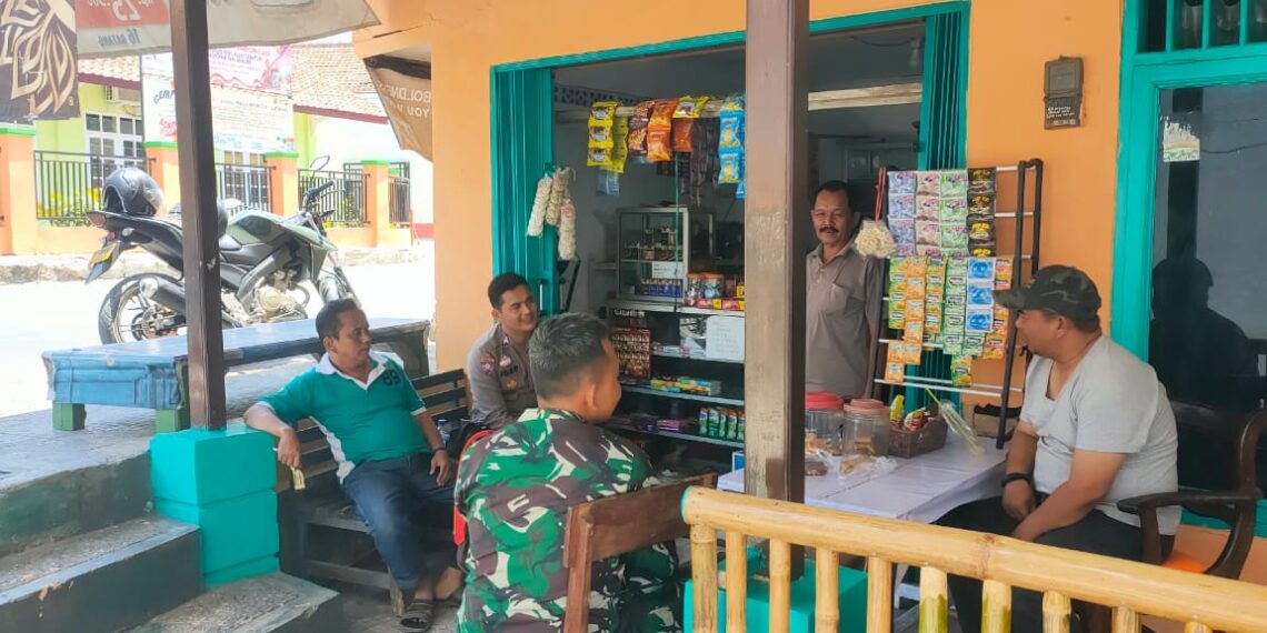 Dekati warga Babinkamtibmas bersinergi dengan Babinsa Sambangi Warga dan Berikan Imbauan Kamtibmas