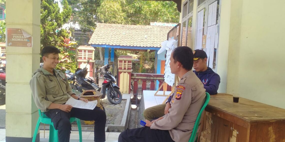 Anggota Bhabinkamtibmas Polsek Gunungpuyuh Polres Sukabumi Kota terus melakukan sambang desa binaan