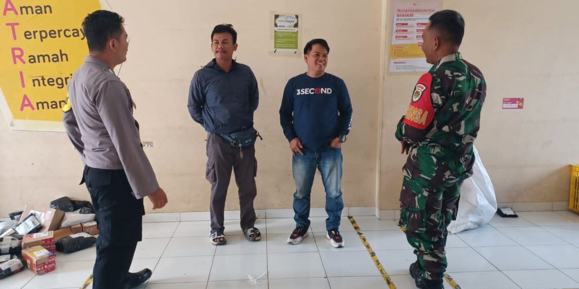 Dekati warga Babinkamtibmas bersinergi dengan Babinsa Sambangi Warga dan Berikan Imbauan Kamtibmas