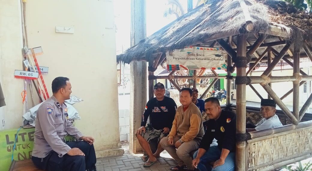 Ciptakan Kamtibmas Yang Kondusif, Bhabinkamtibmas sambang di Wilayah Binaannya.
