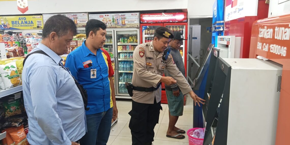 Pantau Dan Cek Mesin ATM oleh Anggota Polsek Lembursitu-Polres Sukabumi Kota