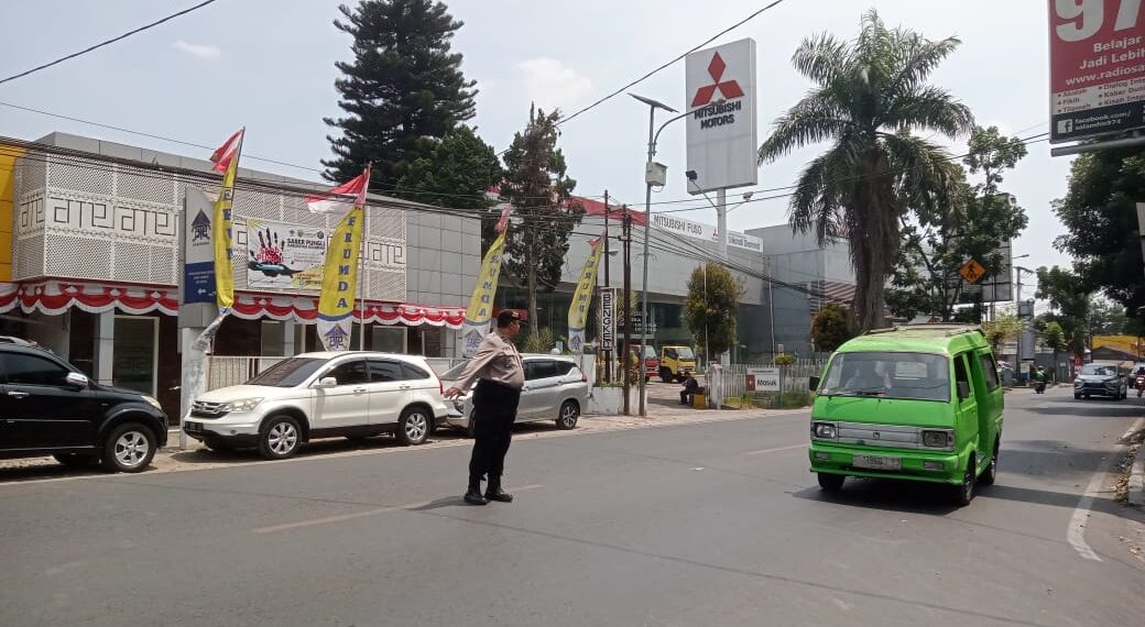 Polsek Gunungpuyuh rutin laksanakan Gatur Pagi, Agar Terciptanya Kamseltibcar Lantas disiang hari diwilayah hukum Polsek Gunungpuyuh