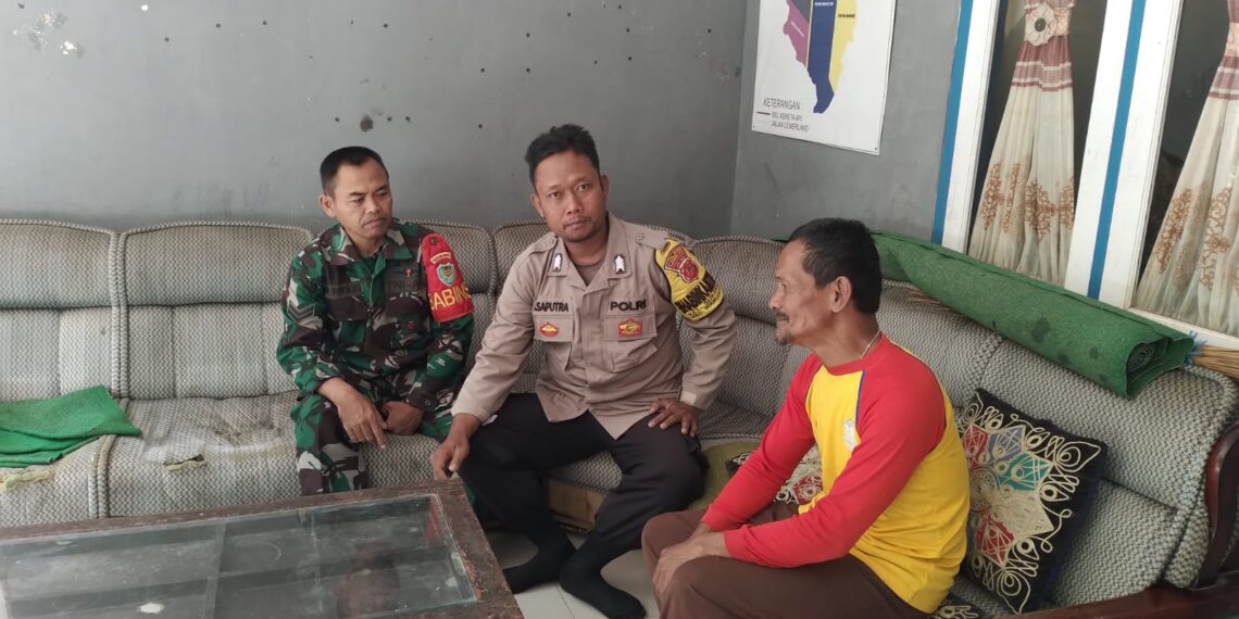 Bhabinkamtibmas Bersinergi dengan Babinsa Sambangi Warga Untuk Tingkatkan Harkamtibmas