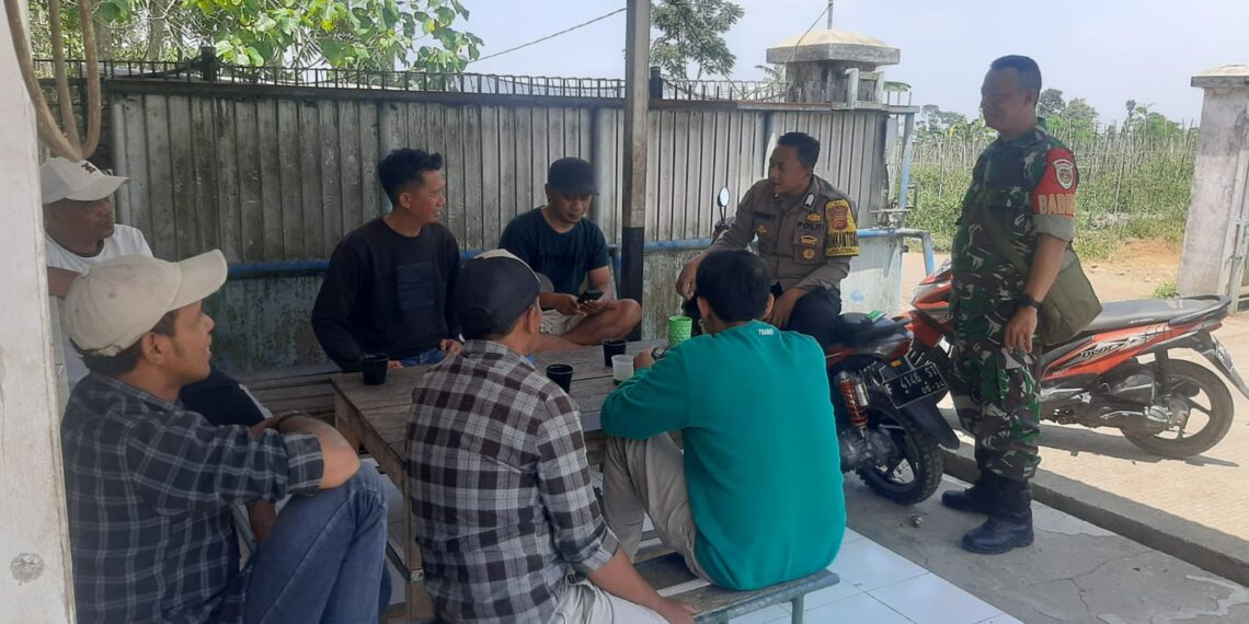 Bhabinkamtibmas Desa Titisan melaksanakan sambang warga