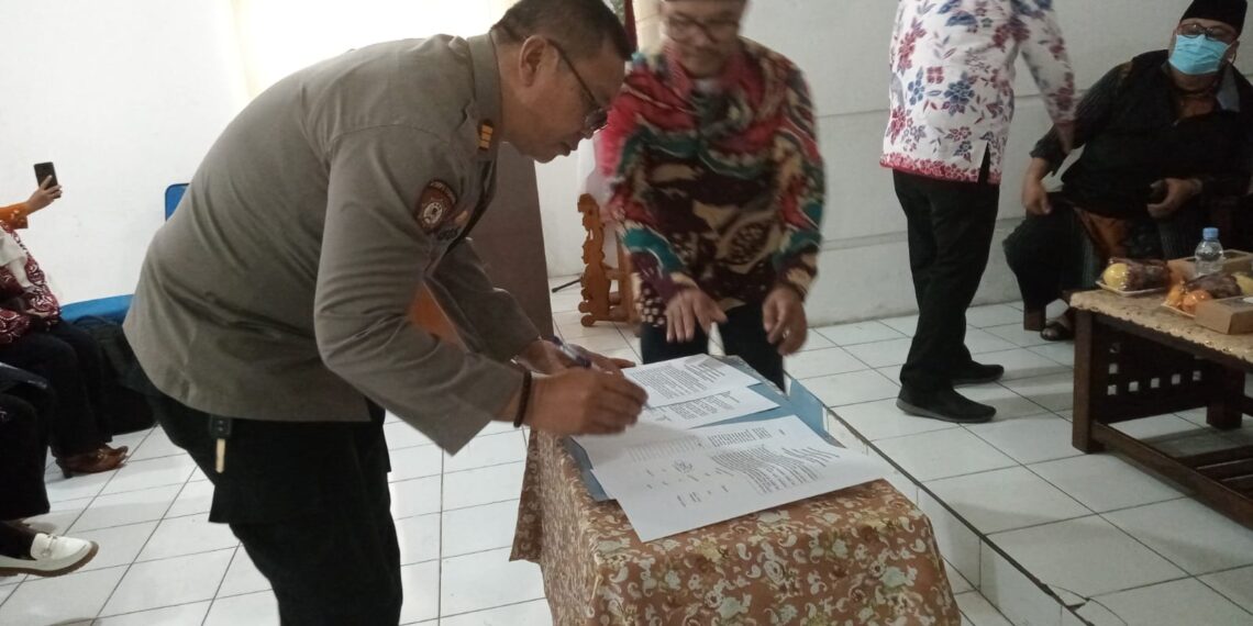 Menghadiri Rapat Koordinasi Percepatan Penurunan Stunting Dan Rembug Stanting tingkat Kec Lembursitu tahun 2023, Kapolsek Lembursitu