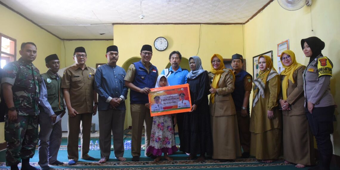 Wali Kota Sukabumi Serahkan Donasi “Udunan Online”