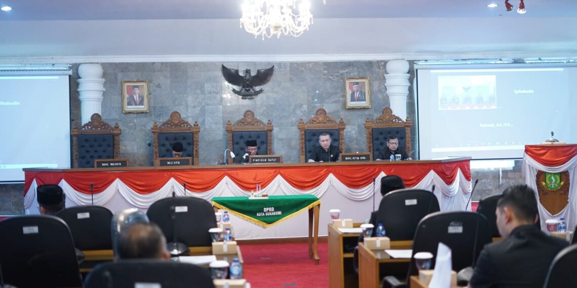 Pemandangan Umum Fraksi Atas Penjelasan Wali Kota Sukabumi Perubahan APBD