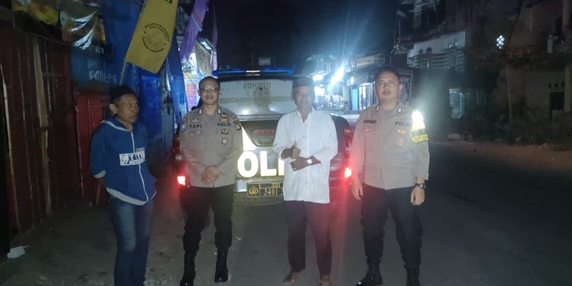 Bhabinkamtibmas Polsek Kebon Pedes Patroli Malam Hari Antisipasi Jam Rawan Kejahatan