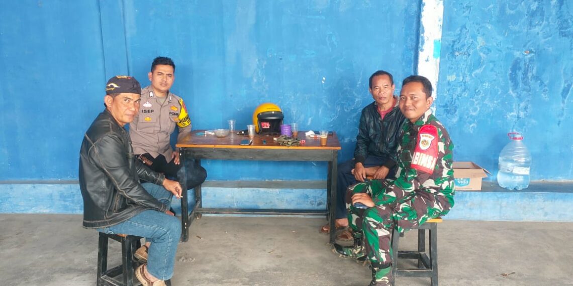 Dekati warga Babinkamtibmas bersinergi dengan Babinsa Sambangi Warga dan Berikan Imbauan Kamtibmas