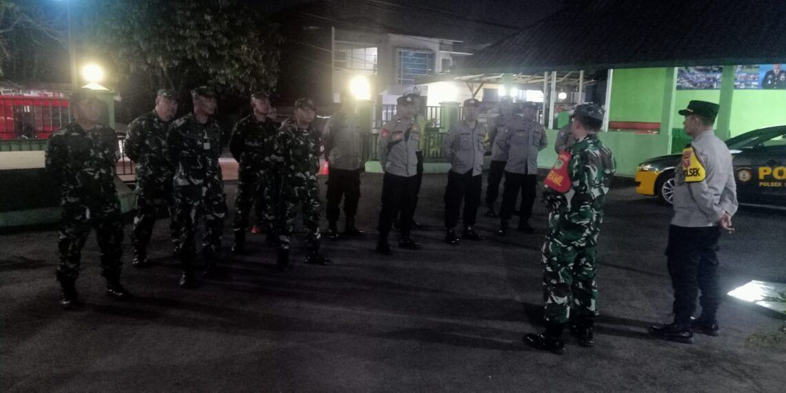 Tingkatkan Sinergitas, Polsek Cikole, Koramil Dan Kecamatan Laksanakan KRYD Patroli Gabungan