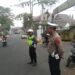 Berikan Pelayanan Kepada Para Pengguna Jalan, Unit Lantas Polsek Cikole Laksanakan Giat Pengaturan