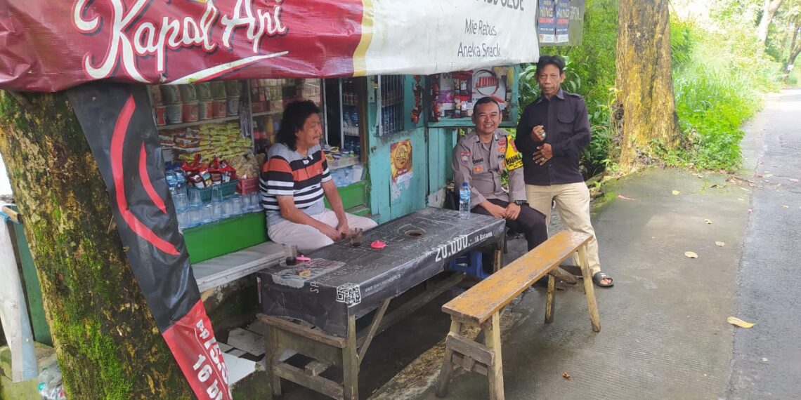 KUNJUNGI WARGA NYA BHABINKAMTIBMAS DESA SUDAJAYAGIRANG BERIKAN HIMBAUAN KAMTIBMAS