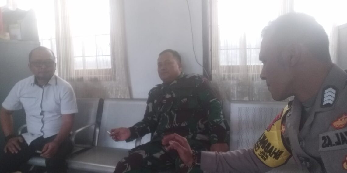 Ciptakan rasa aman, Sinegritas Babinsa Dan Bhabinkamtibmas Polsek Lembursitu Kompak sambangi warga