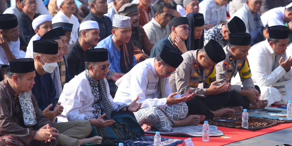 Kemarau Panjang, Ribuan Masyarakat Sukabumi Laksanakan Shalat Istisqa