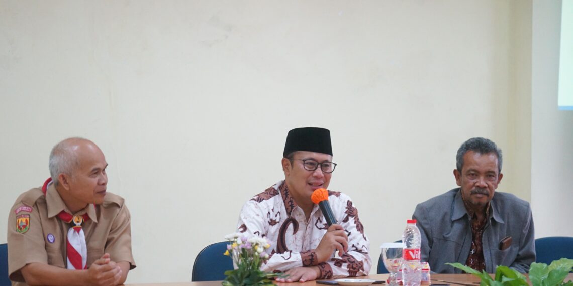 Penyerahan Sertifikat Tanah Untuk Rakyat Oleh Wali Kota Sukabumi