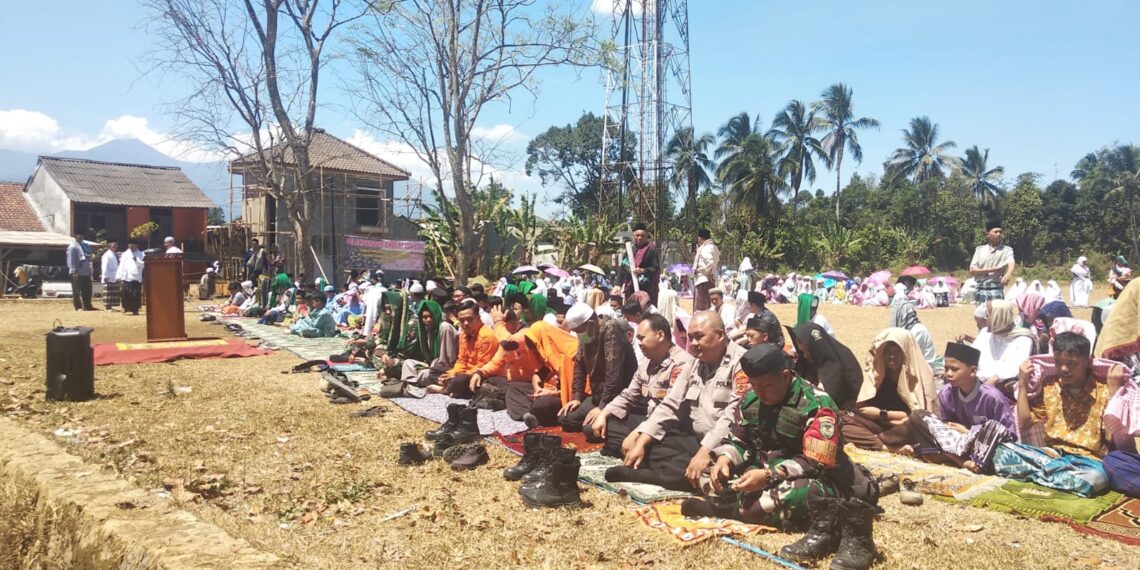 Polsek Gunungguruh Menghadiri sekaligus Melaksanakan Pengamanan Sholat Istisqa yang di Gelar Muspika Kecamatan Gunungguruh bersama Masyarakat