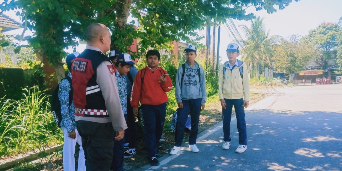 5306 B Patroli Dialogis dan Pemantauan Pasca Bubaran Sekolah Antisipasi Tawuran antar Pelajar di Wilayah Polsek Cibeureum