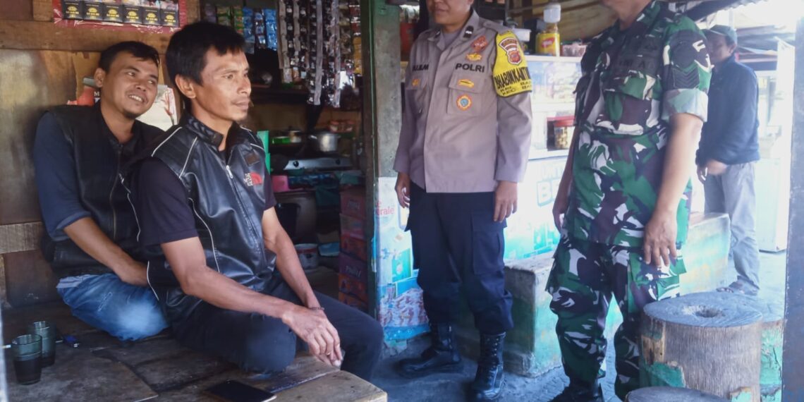 SINERGITAS TNI-POLRI MELAKSANAKAN SAMBANG / SILATURAHMI KAMTIBMAS KEPADA WARGA MASYARAKAT.