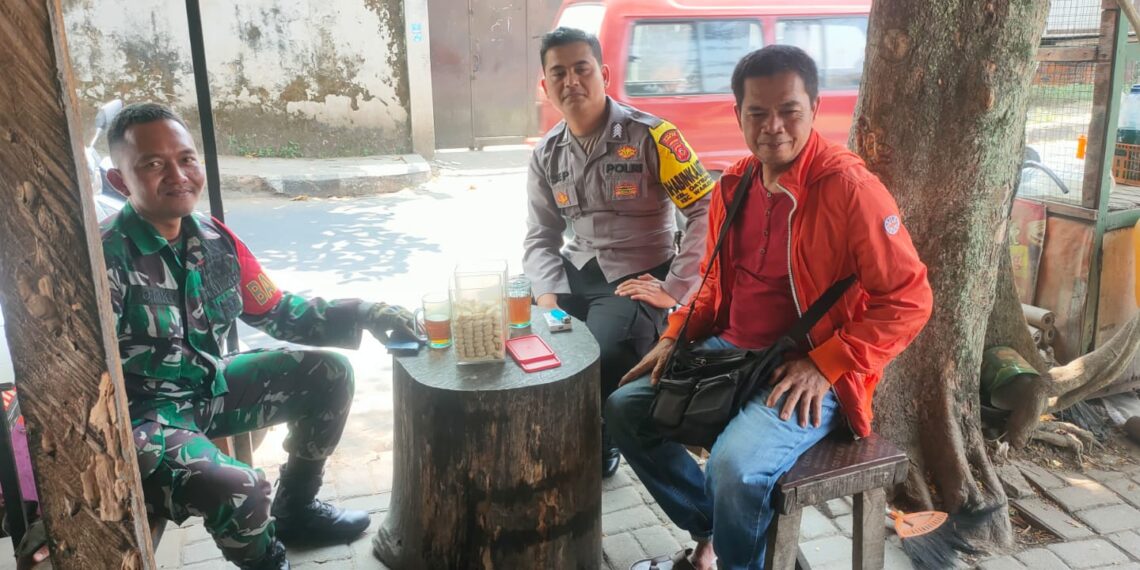 Dekati warga Babinkamtibmas bersinergi dengan Babinsa Sambangi Warga dan Berikan Imbauan Kamtibmas