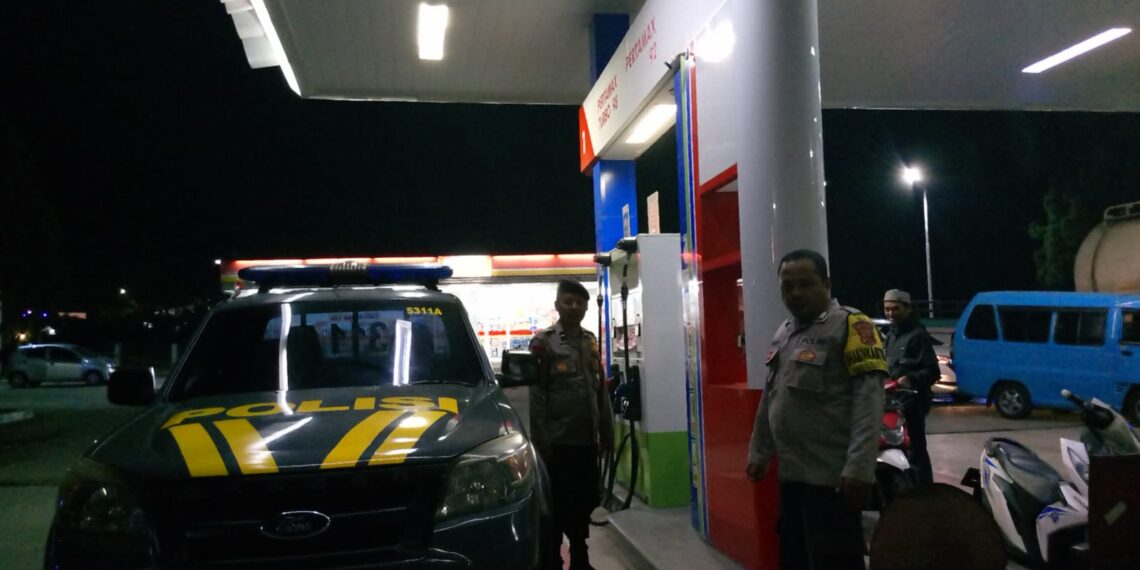 Patroli Malam Kontrol SPBU Polsek Sukalarang Antisipasi Gukamtibmas