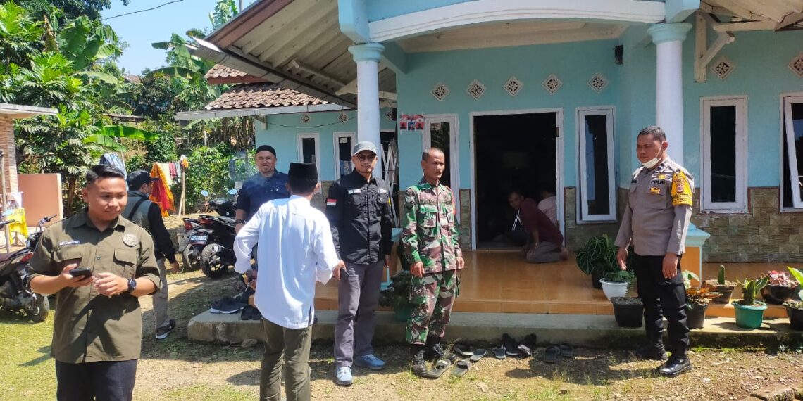 Kapolsek Sukaraja memimpin operasi pengamanan dan monitoring ketat dalam rangka menjaga kelancaran tahapan Pemilihan Kepala Desa