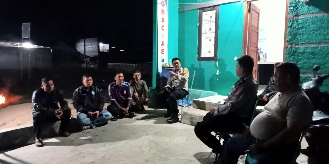 Patroli Dialogis Malam Hari,  Upaya Anggota Polsek Lembursitu Cegah Gangguan Kamtibmas