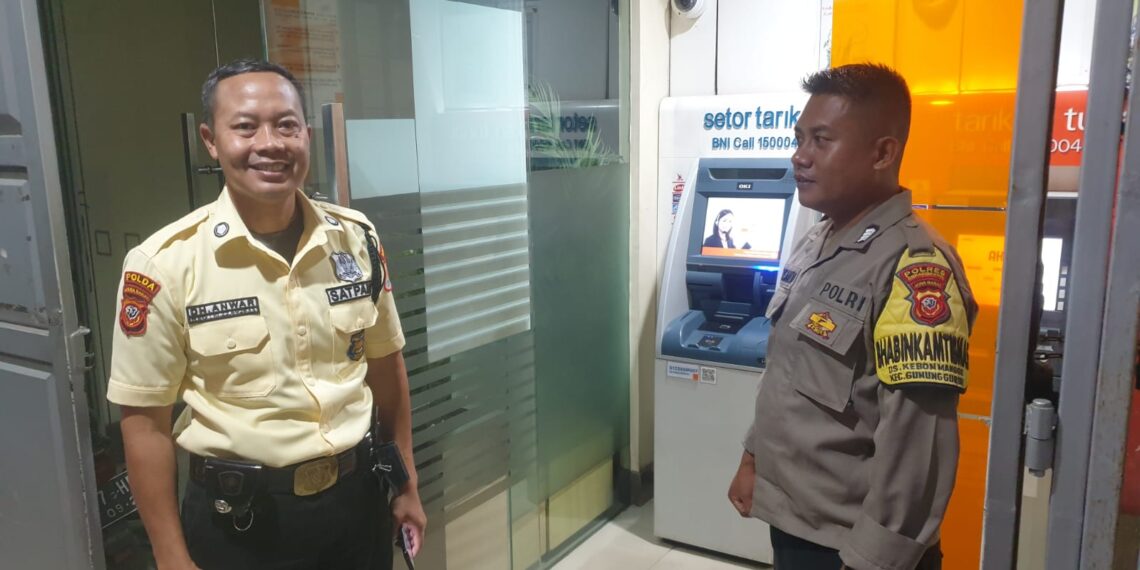 Patroli Malam Hari Anggota Polsek Gunungguruh sambangi Ovjek Vitak guna cegah kriminalitas