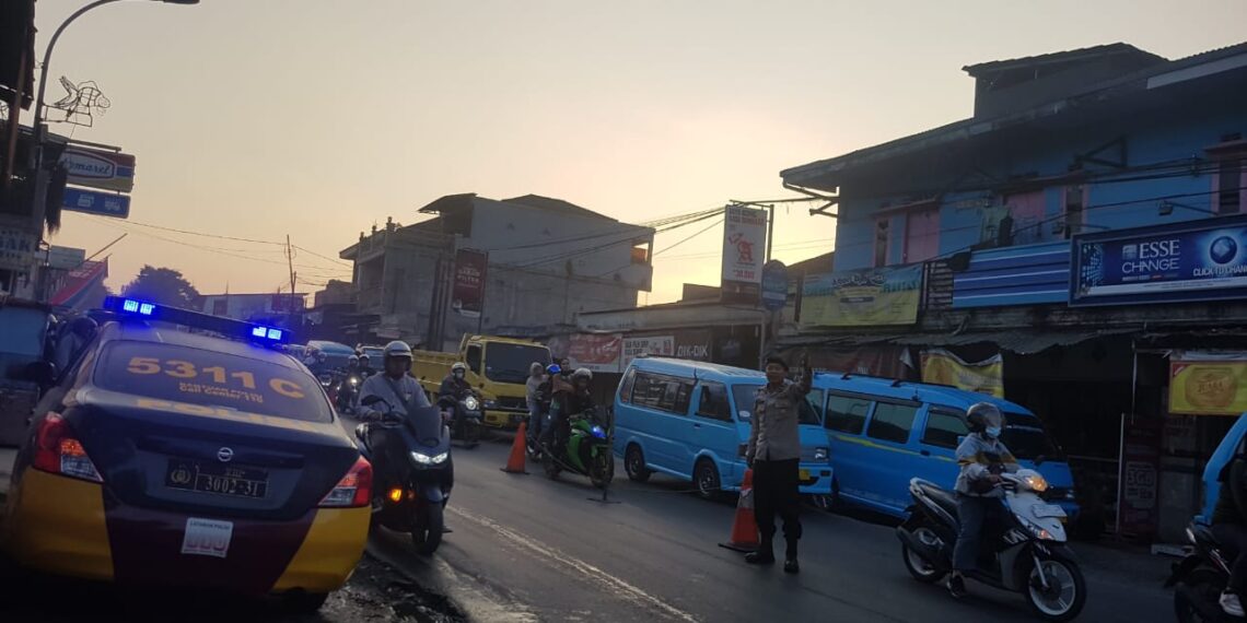 Gatur Pagi, Unit Samapta Polsek Sukalarang Berikan Pelayanan Prima Kepada Masyarakat