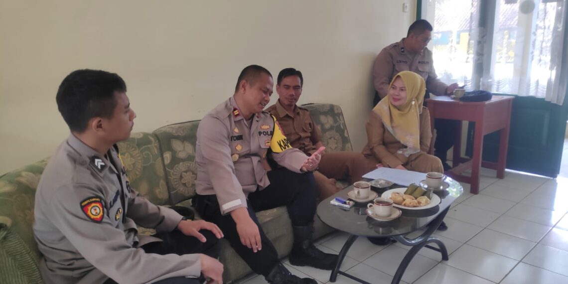 Antisipasi Tawuran Pelajar dan Bahaya Penggunaan Narkoba, Kapolsek Kebon Pedes Koordinasi Dengan Guru SMP N 1 Kebon Pedes