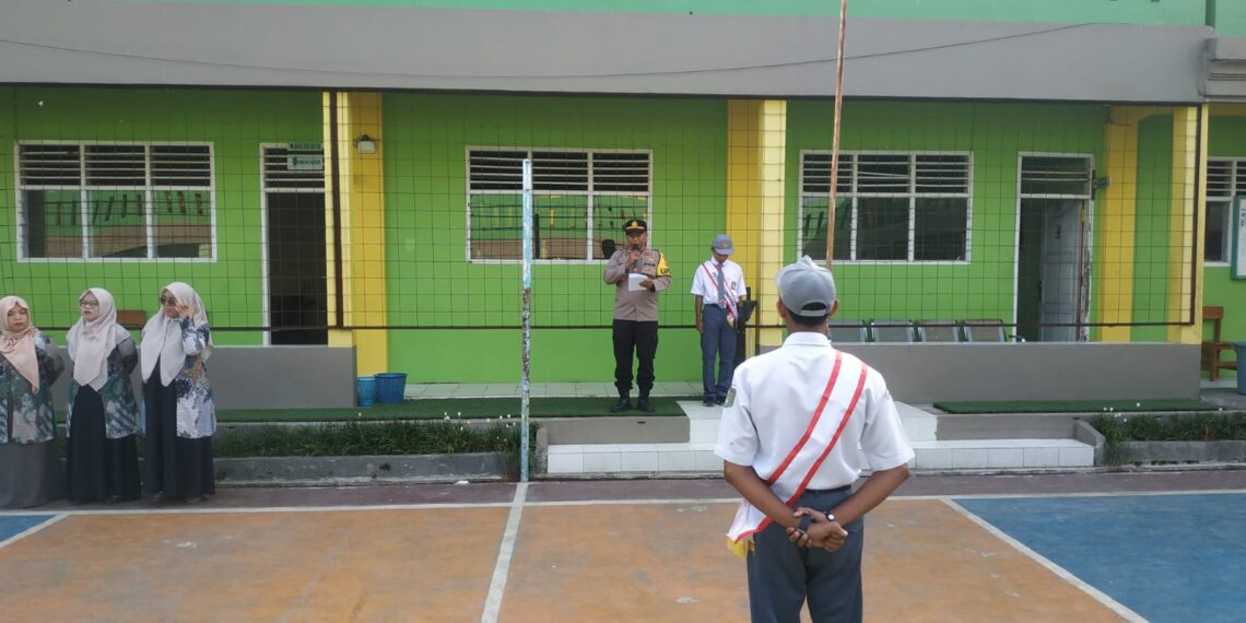 Kapolsek Kadudampit Memberikan Pembinaan dan Penyuluhan Kepada Siswa-siswi Sekolah