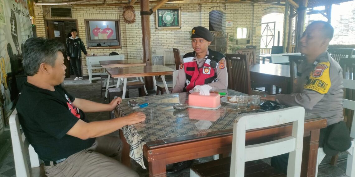 UNIT SAMAPTA POLSEK BAROS PATROLI DIALOGIS DENGAN WARGA DAN BERIKAN HIMBAUAN KAMTIBMAS