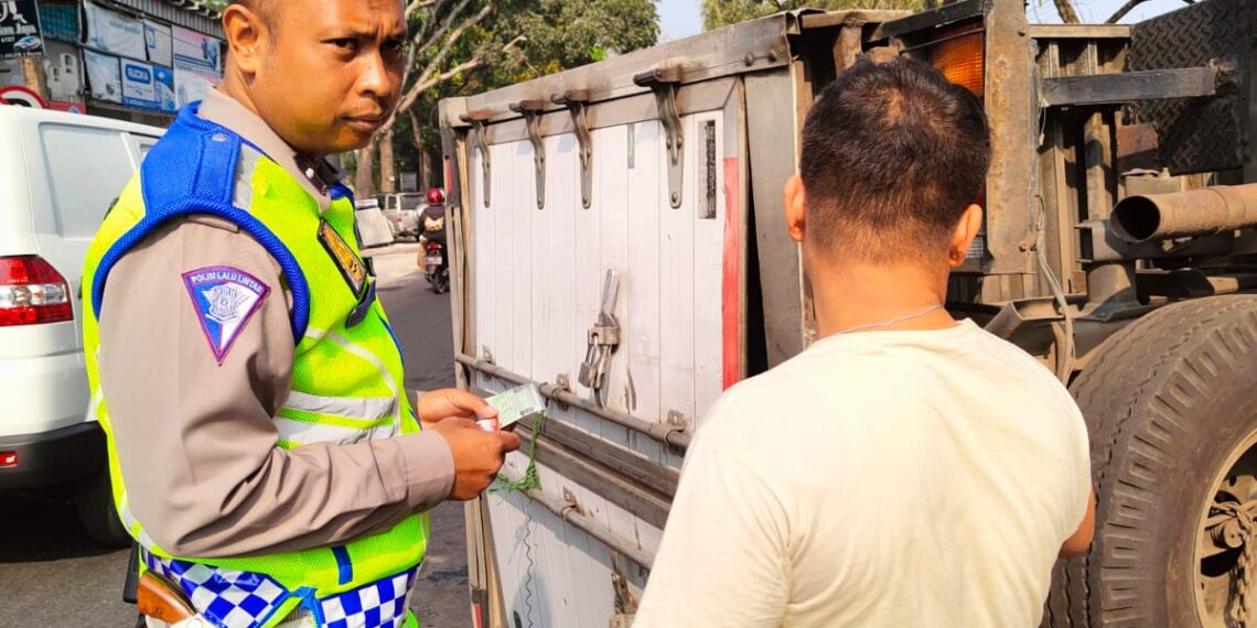 TERJADI KECELAKAAN TUNGGAL DI BAROS POLSEK BAROS MENDATANGI TKP