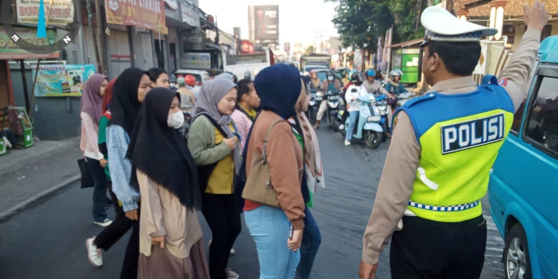 Unit Lantas Polsek Sukalarang Gatur Lalin Pagi