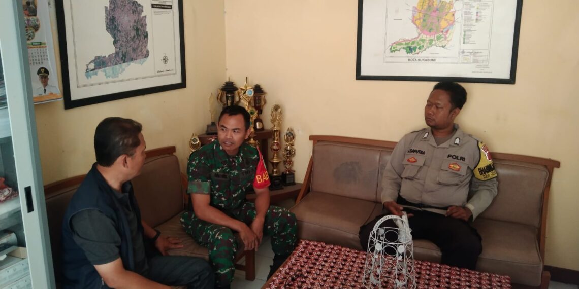 Sinergitas TNI – Bhabinkamtibmas dan Babinsa Laksanakan Sambang ke Kantor Kelurahan