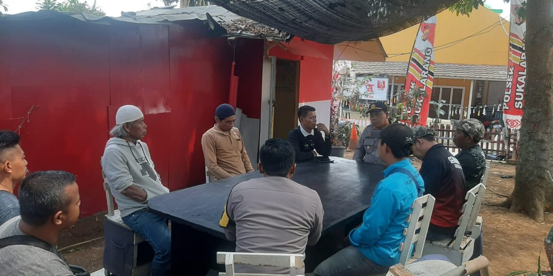 Kapolsek Sukalarang melaksanakan giat Penyuluhan Kampung Bebas Narkoba Di Desa Titisan