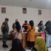 Bhabinkamtibmas Desa Sukaraja Polsek Sukaraja bersama Babinsa Sukaraja  melakukan monitoring dan pengamanan penyaluran bantuan pangan