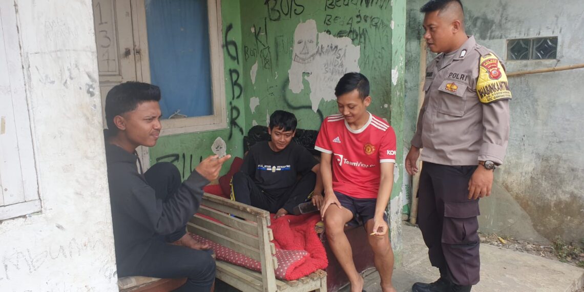 Antisipasi Kenakalan Remaja Bhabinkamtibmas Polsek Gunungguruh Berikan Himbauan kepada remaja