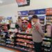 Polsek Sukalarang Laksanakan Patroli Dialogis Kerawanan Siang Kontrol Minimarket