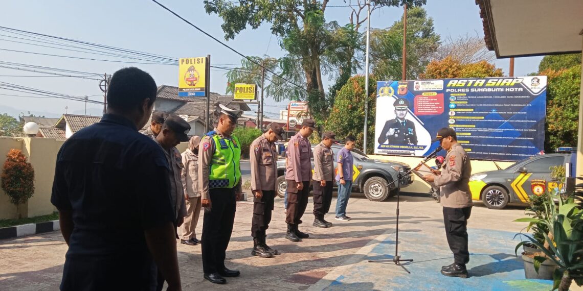 Kapolsek Sukalarang  Sampaikan Arahan Kepada Anggota Saat Mengambil Apel Pagi