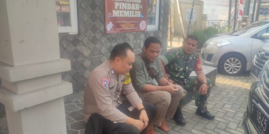 Bhabinkamtibmas bersama Babinsa Sukaraja menyambangi salah satu warga binaannya