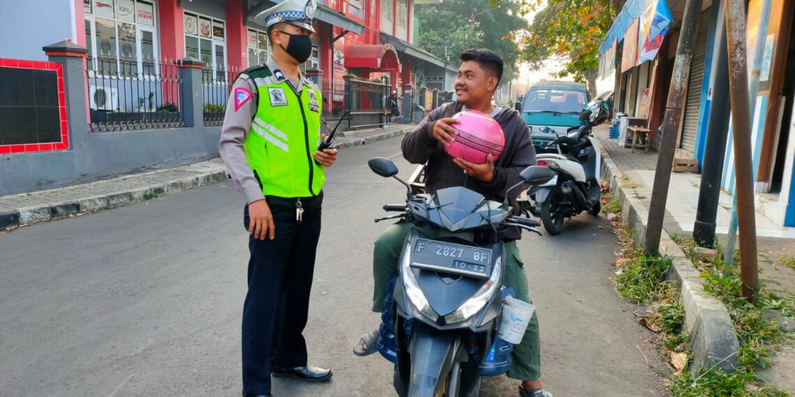 Polisi Berikan Teguran Humanis Kepada Pelanggar Lalu Lintas