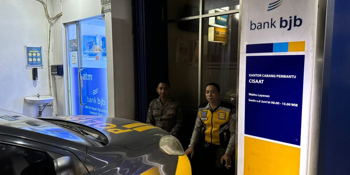 Polsek  Cisaat Cegah Gangguan Kamtibmas, Patroli Kamtibmas  ke Perkantoran dan Bank