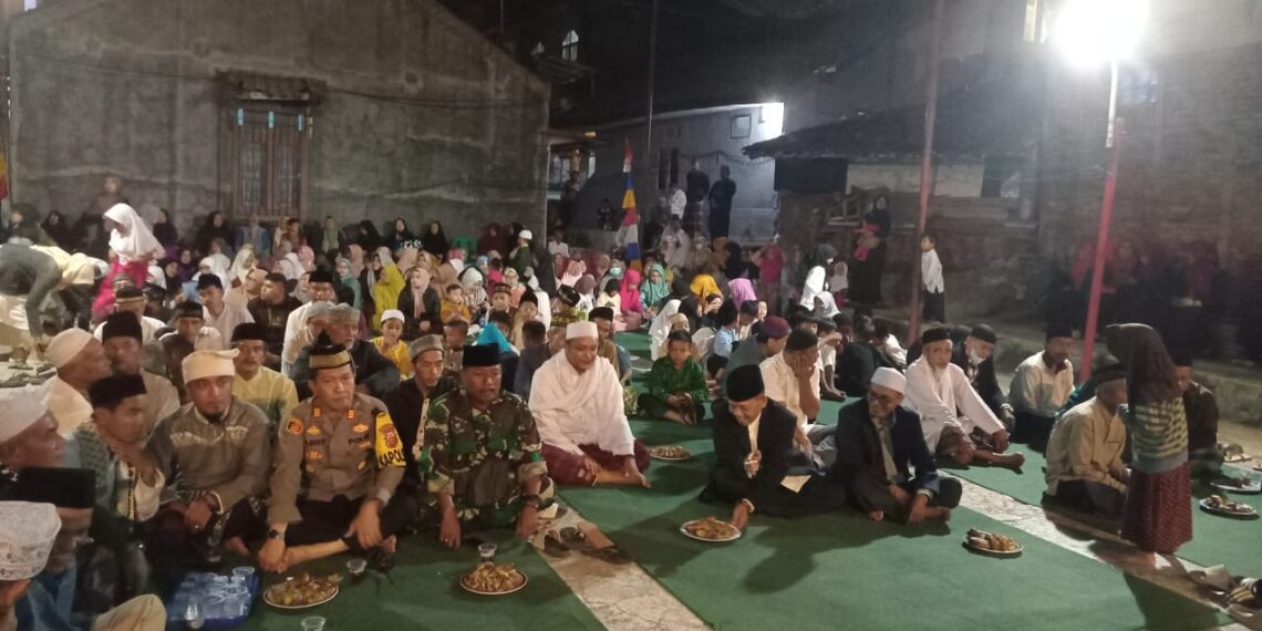 Kapolsek Gunungpuyuh hadiri Kegiatan Tagligh Akbar Dalam Rangka Memperingati Maulid Nabi Besar Muhammad SAW 1445 H Di RW 08 Kelurahan Sriwidari