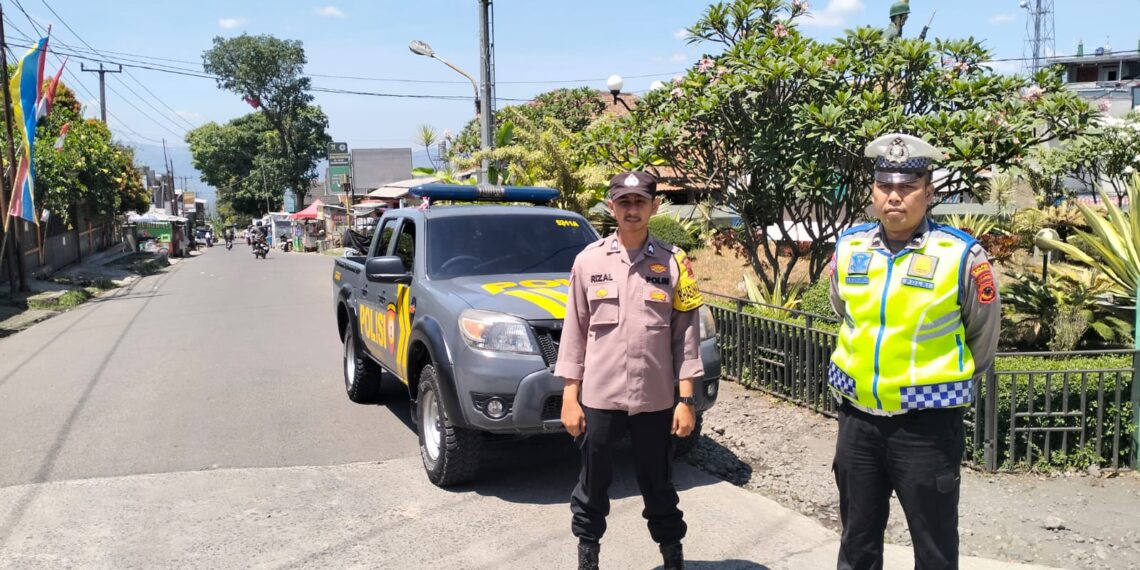 Intensifkan Patroli Siang Di Strong Poin Tugu Macan Sukalarang