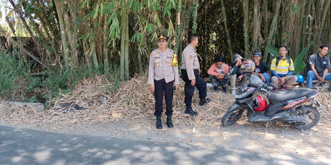Laksanakan Dialogis Dengan Masyarakat Anggota Samapta dan Bhabinkamtibmas Desa Perbawati Polsek Sukabumi