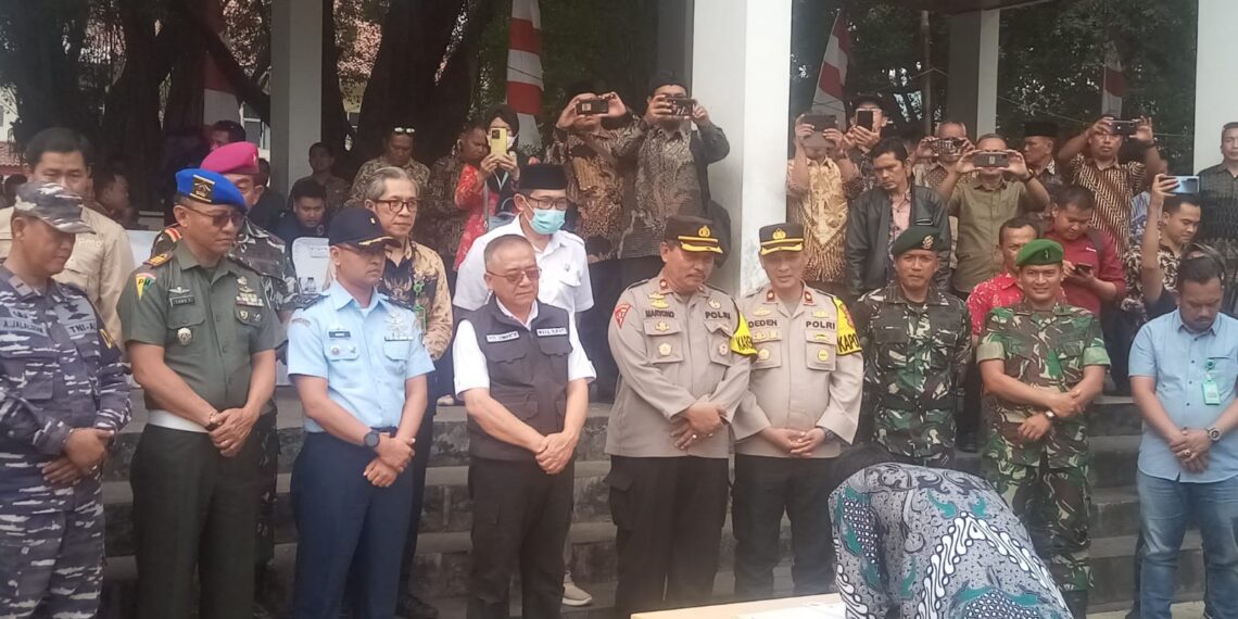 Menghadiri Deklarasi Damai Pilkades Serentak Kabupaten Sukabumi Tahun 2023 Kapolsek Cisaat