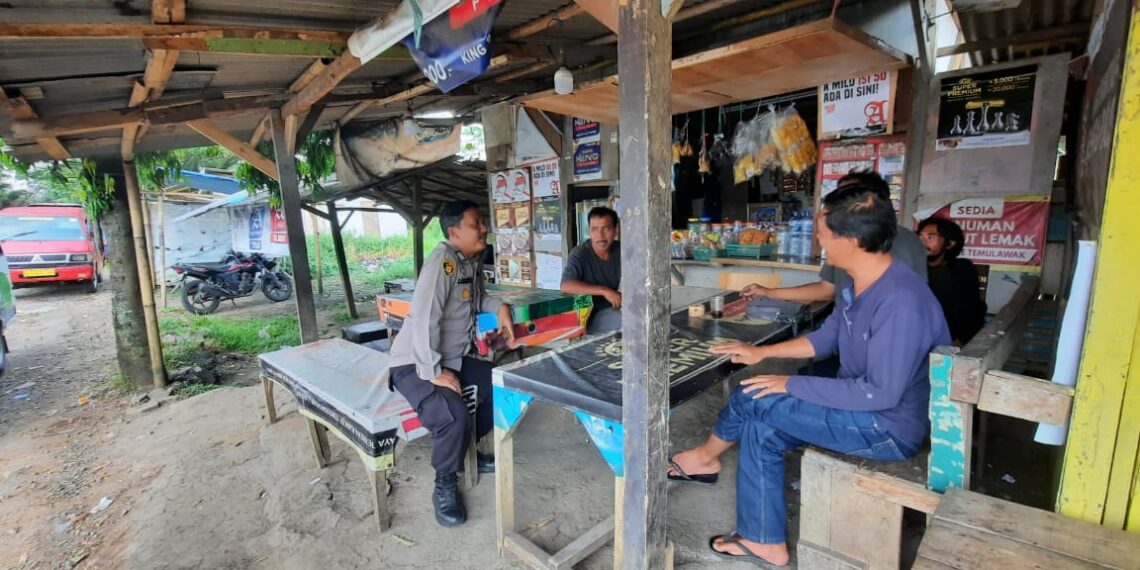 UNIT SAMAPTA POLSEK BAROS PATROLI DIALOGIS DENGAN WARGA DAN BERIKAN HIMBAUAN KAMTIBMAS