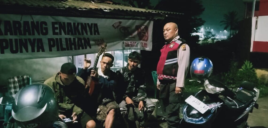 Patroli Samapta Polsek Cibeureum Ajak Masyarakat Untuk Sama2 menciptakan situasi Kamtibmas yang Kondusif